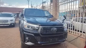 Photo - Toyota Hilux 2019 Black
