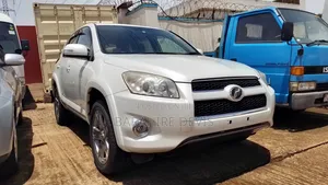 Photo - Toyota RAV4 2011 White