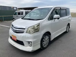 Toyota Noah 2.0 143hp FWD (8 Seater) 2011 White