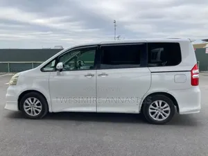 Toyota Noah 2.0 143hp FWD (8 Seater) 2011 White