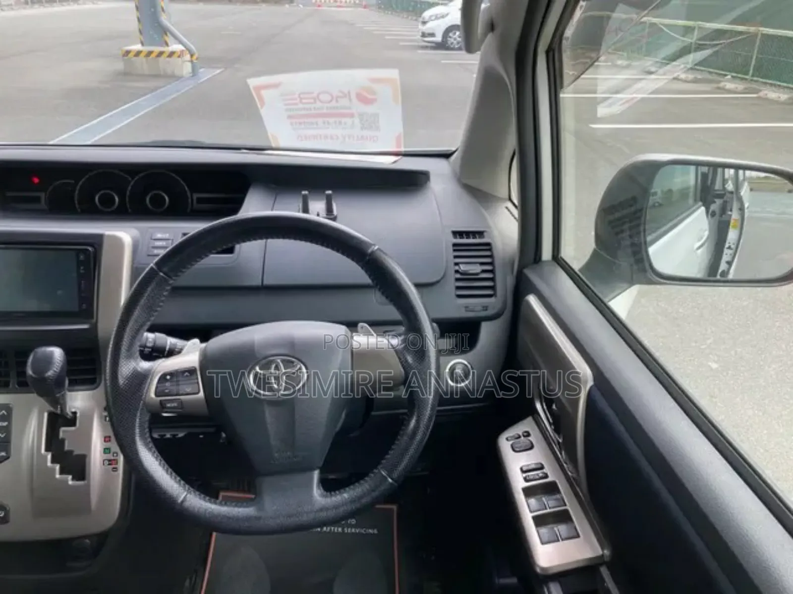 Toyota Noah 2.0 143hp FWD (8 Seater) 2011 White