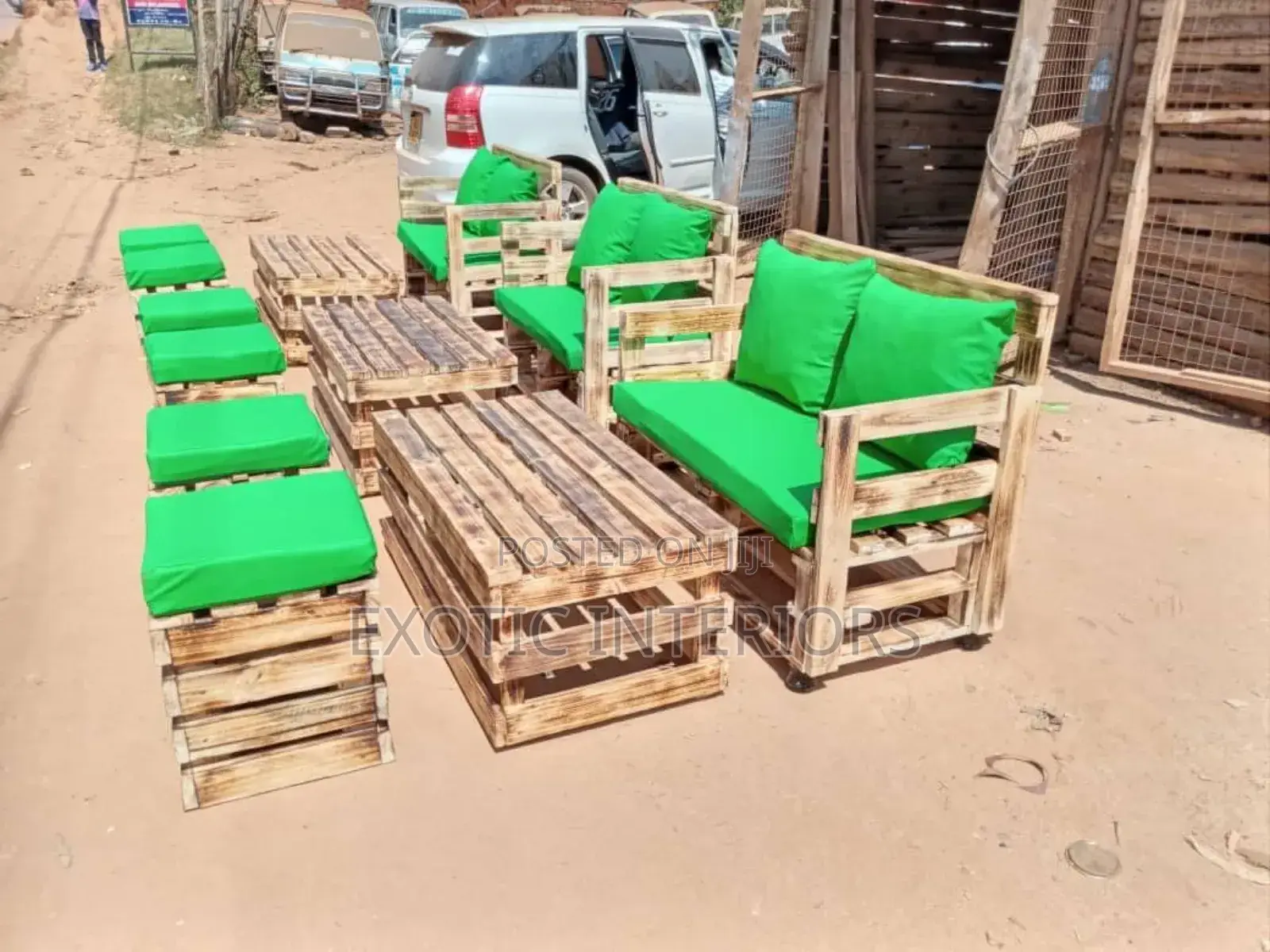 Pallet Chairs and Table Call