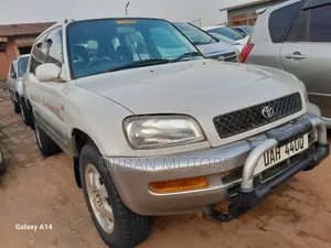 Photo - Toyota RAV4 1999 Beige