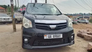 Photo - Toyota Noah 2011 Black