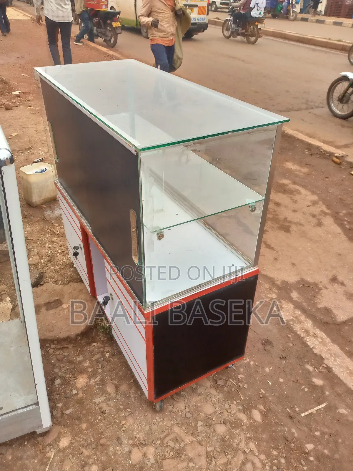 Elegant Glass Display/Board/3ft