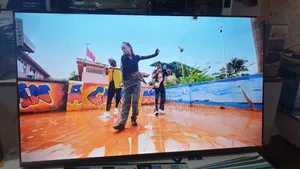 60" Smart Lg Flat Scrreen