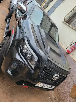 Photo - Nissan Navara 2016 Black