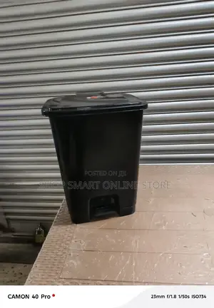 Plastic Step on Dust Bin
