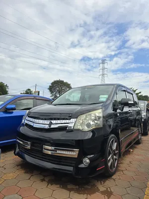 Photo - Toyota Noah 2012 Black