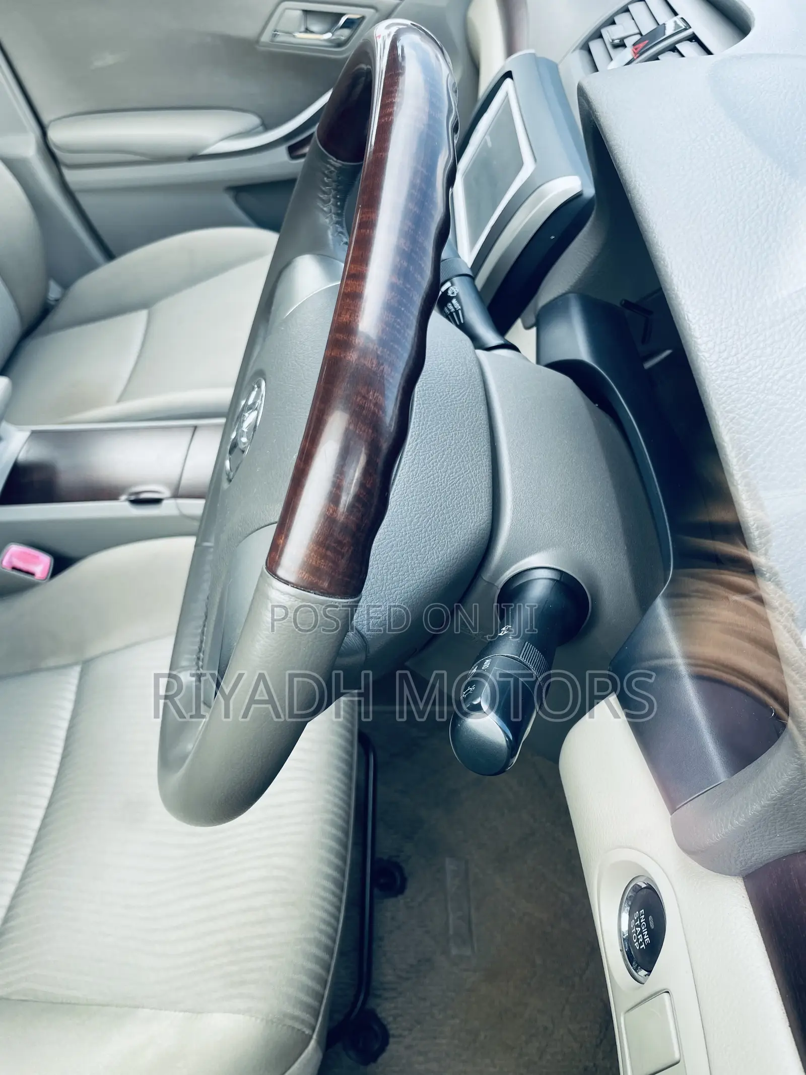 Toyota Premio 1.8 FWD 2012 Silver