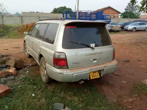 Photo - Subaru Forester Automatic 1999 Silver