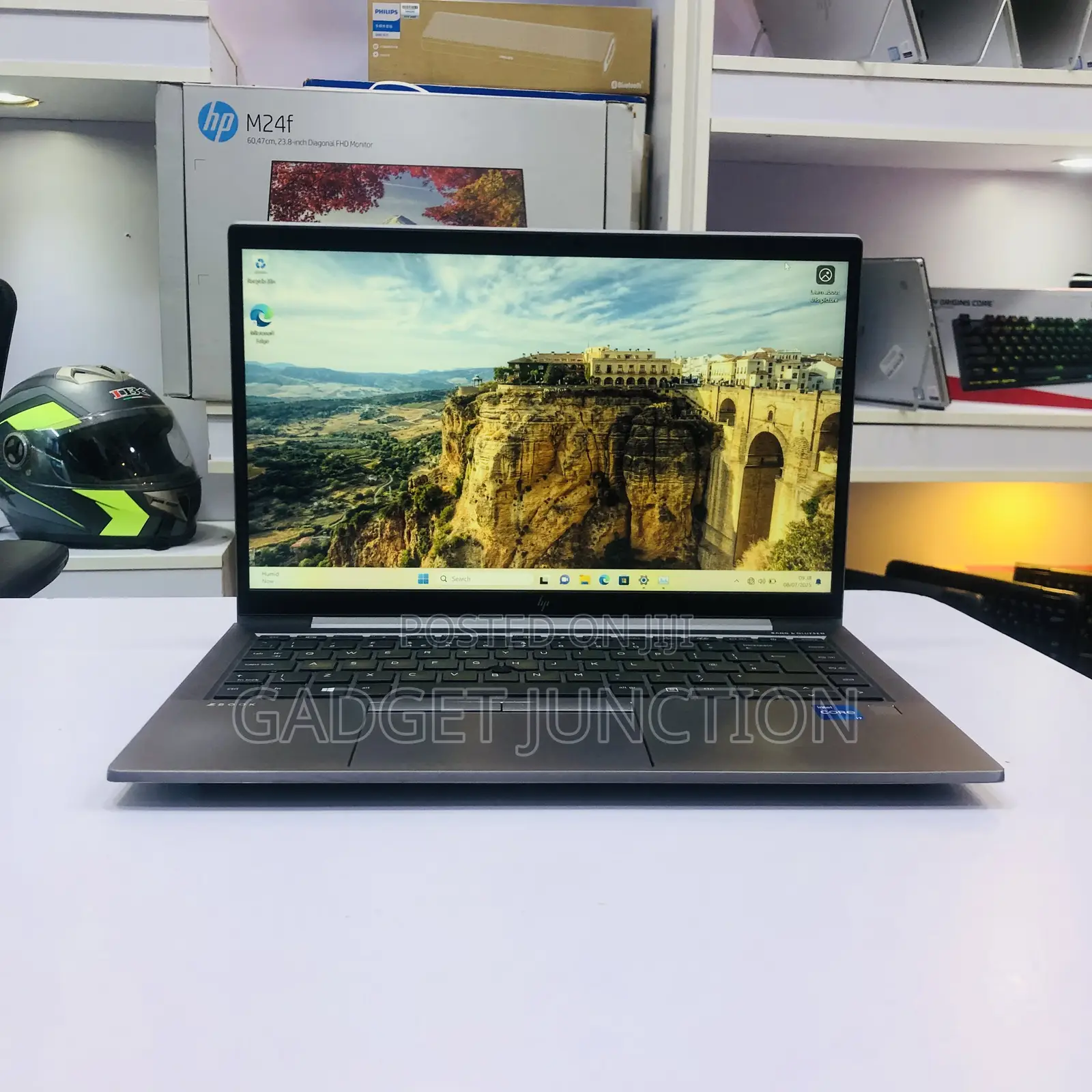 New Laptop HP ZBook Firefly G8 16GB Intel Core I7 SSD 512GB