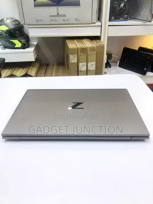 New Laptop HP ZBook Firefly G8 16GB Intel Core I7 SSD 512GB