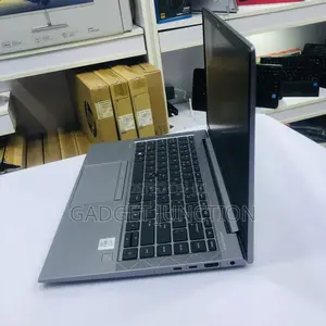 New Laptop HP ZBook Firefly 14 G7 16GB Intel Core I7 SSD 512GB
