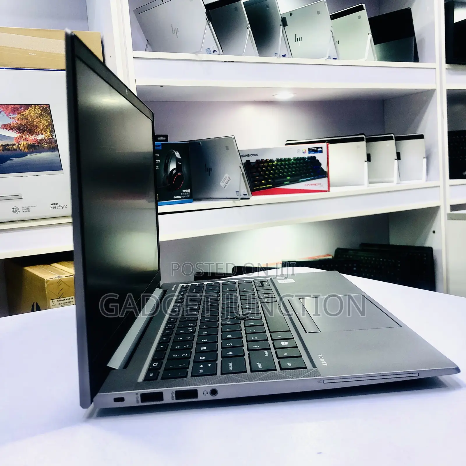 New Laptop HP ZBook Firefly 14 G7 16GB Intel Core I7 SSD 512GB