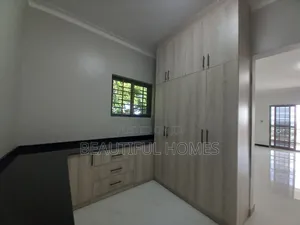 Furnished 7bdrm Mansion in Kyanja, Nakawa for sale