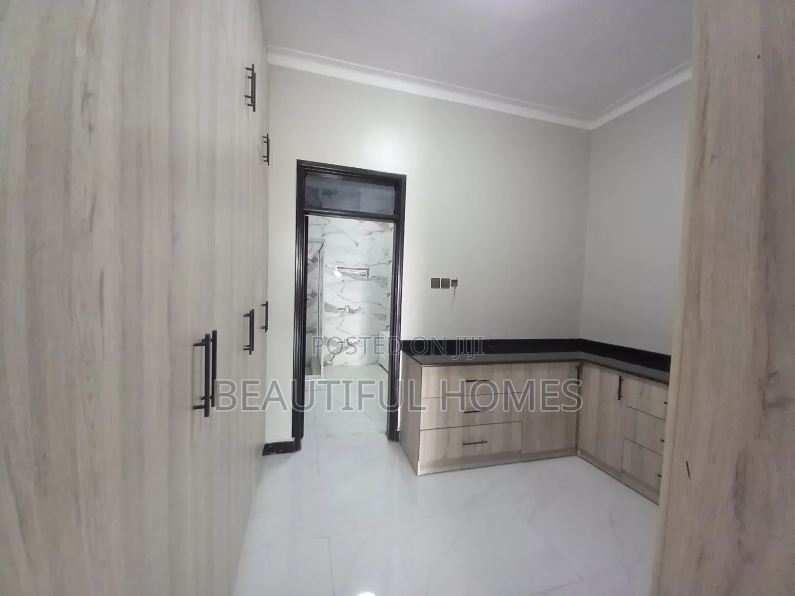 Furnished 7bdrm House in Kyanja Hill, Central Division for sale