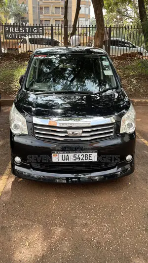 Photo - Toyota Noah 2011 Black