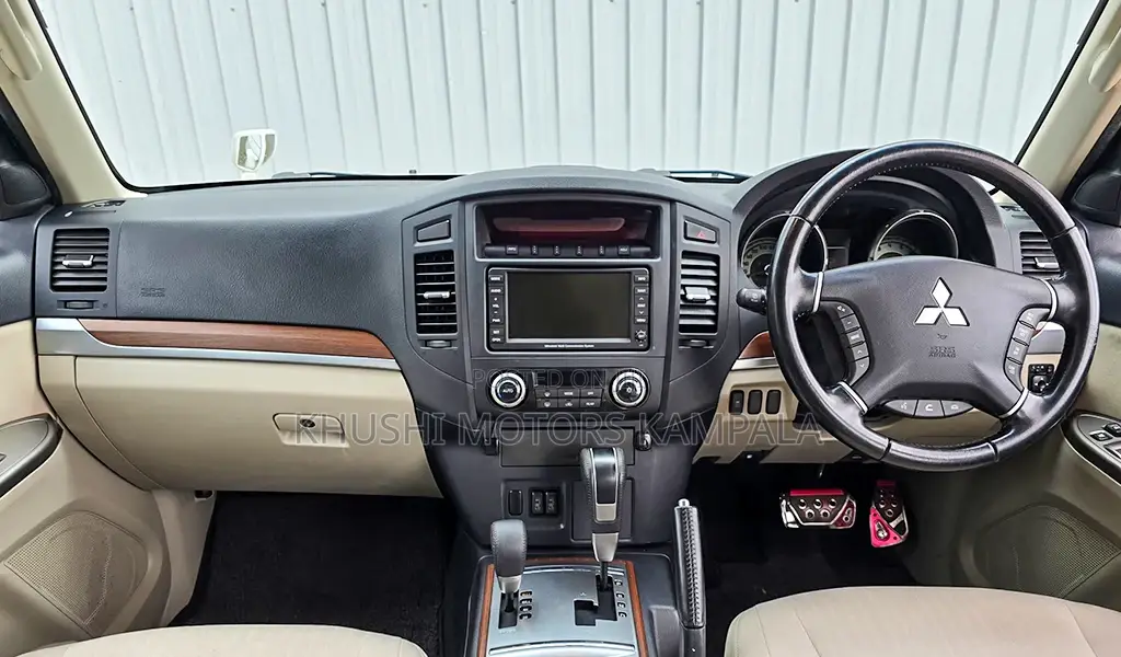 Mitsubishi Pajero 2012 White