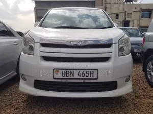Photo - Toyota Noah 2.0 143hp FWD (7 Seater) 2008 White