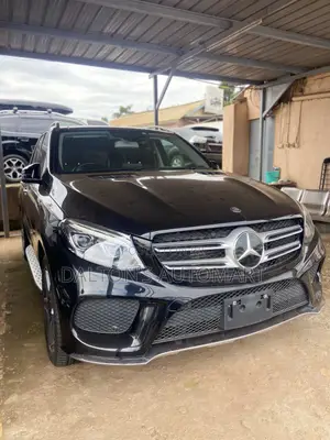 Photo - Mercedes-Benz GLE-Class GLE 350d 4MATIC 2017 Black
