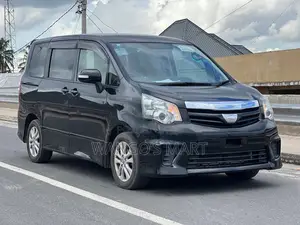 Photo - Toyota Noah 2012 Black