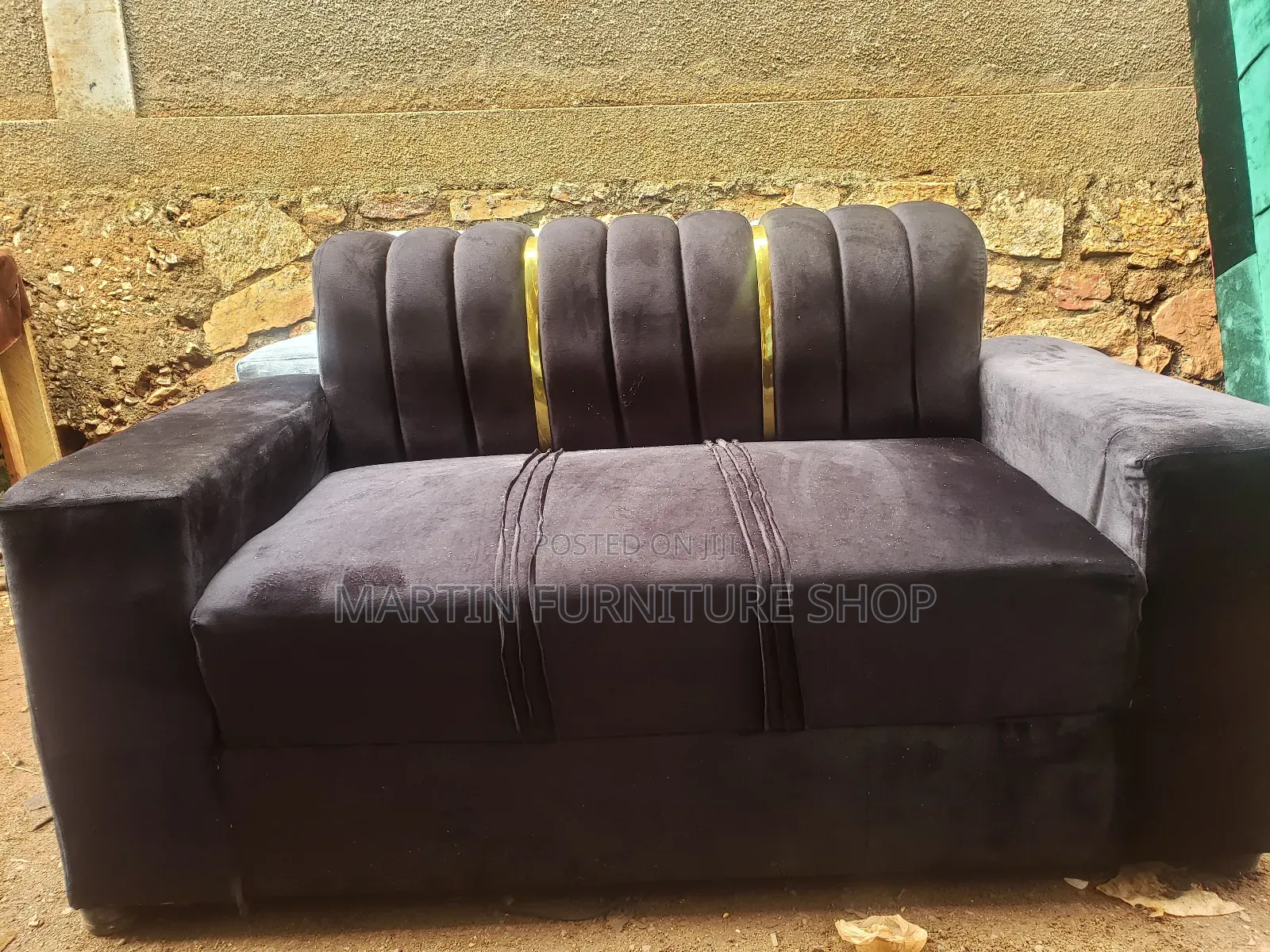 Black 2 Seater Sofa Set for Sale With Free 2 Pilos