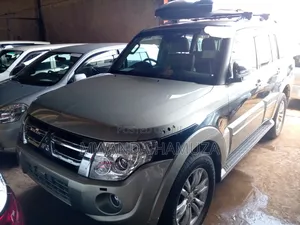 Photo - Mitsubishi Pajero 2012 Silver