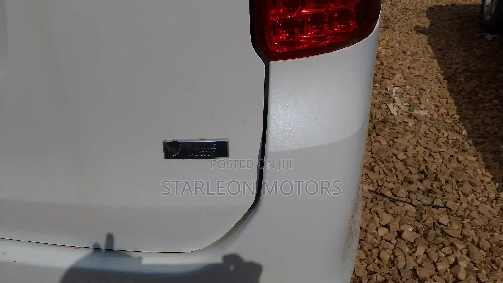 Toyota Noah 2.0 158hp FWD (8 Seater) 2010 White