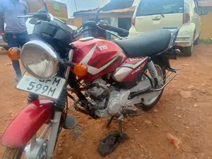 TVS HLX 125 2023 Red