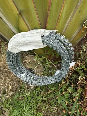 Sekanyorya Razor Wire