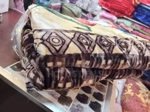 6x6 Double Face Think Warm Woolen Blanket -(Prints Varies)