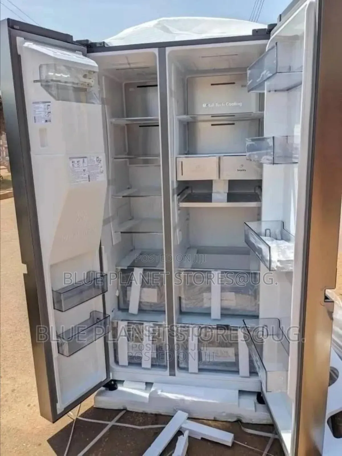 Hisense 720l American Door Fridges With Ice/Water Dispenser.