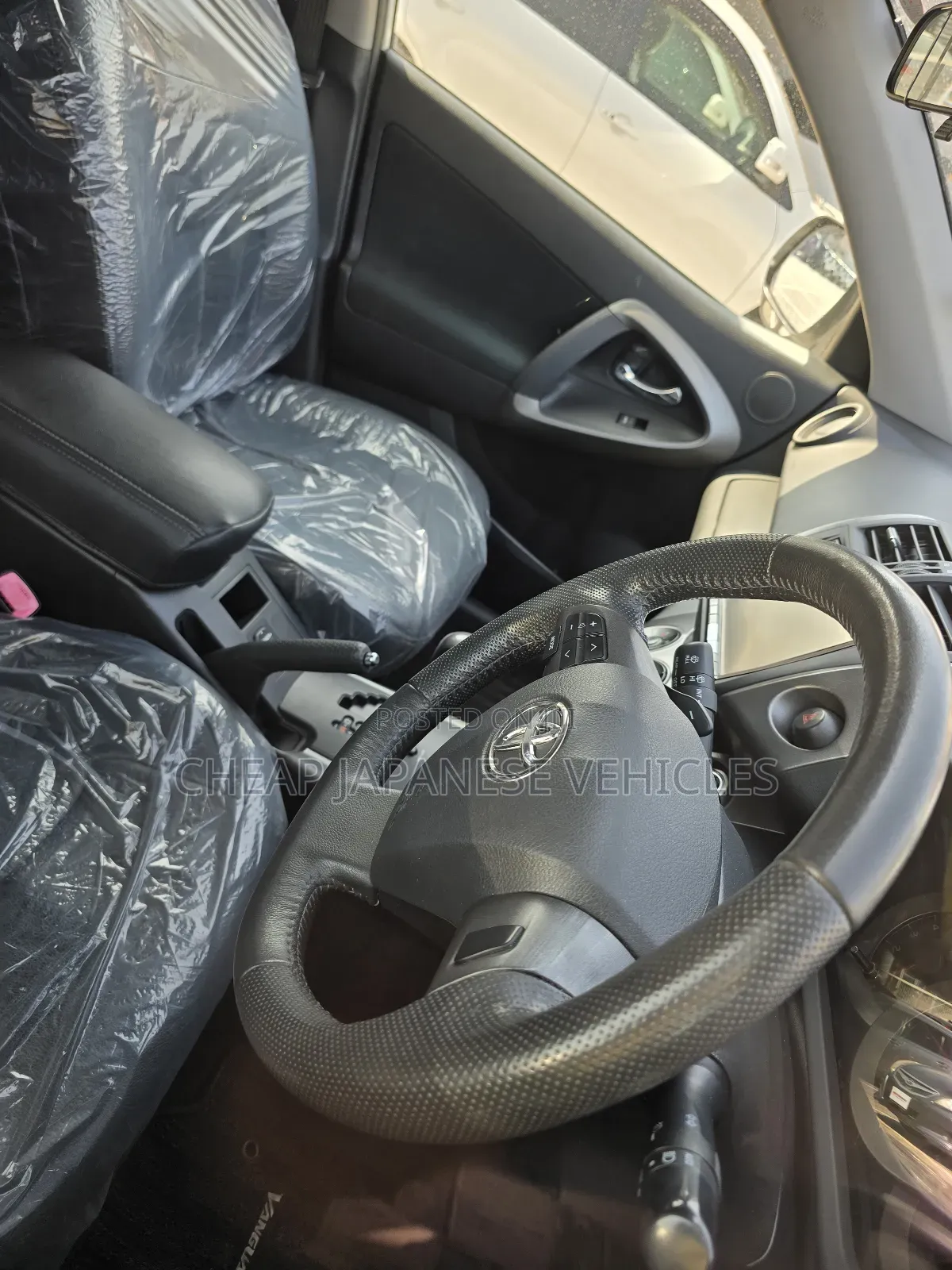 Toyota Vanguard 2012 White