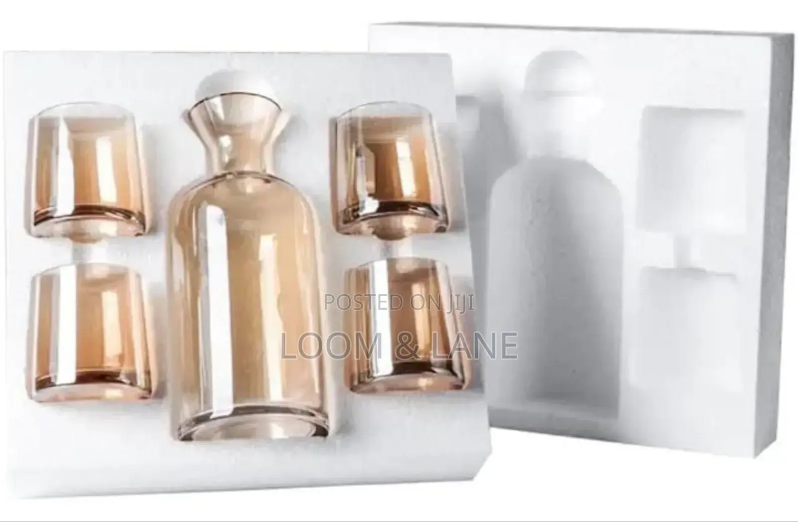 Glass Carafe Set With a Wooden Stopper