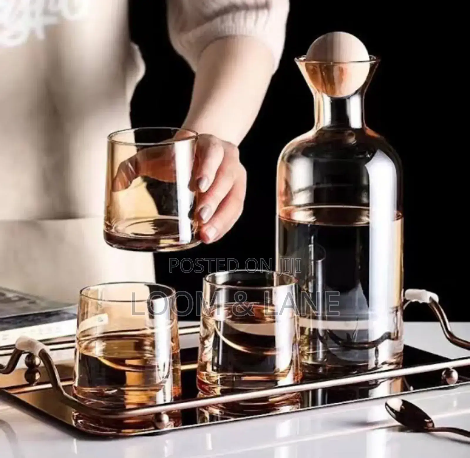 Glass Carafe Set With a Wooden Stopper