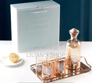 Glass Carafe Set With a Wooden Stopper