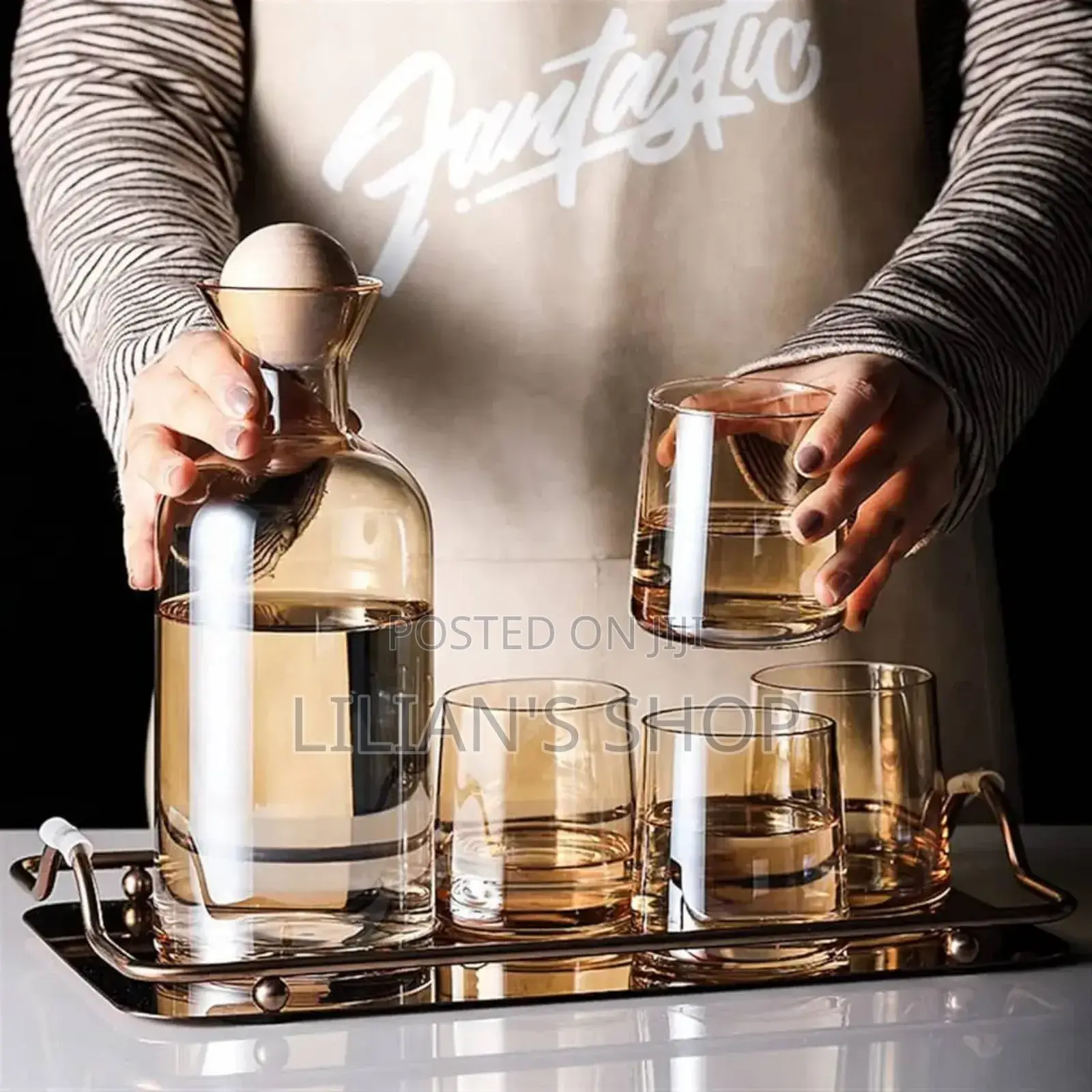 Glass Carafe Set With a Wooden Stopper