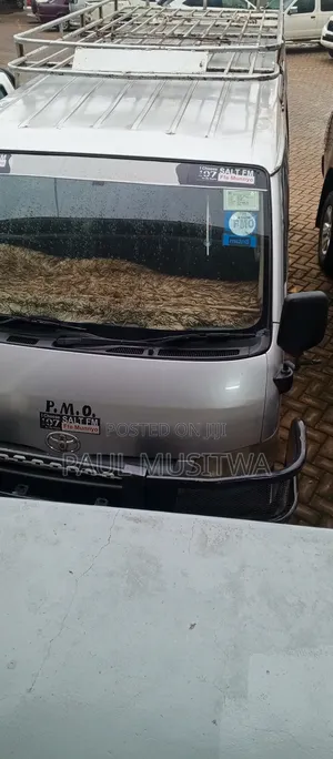 Photo - Toyota HiAce 2009 Silver