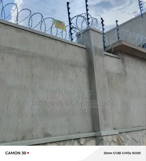 Electric Fence Voltage With Razorwire