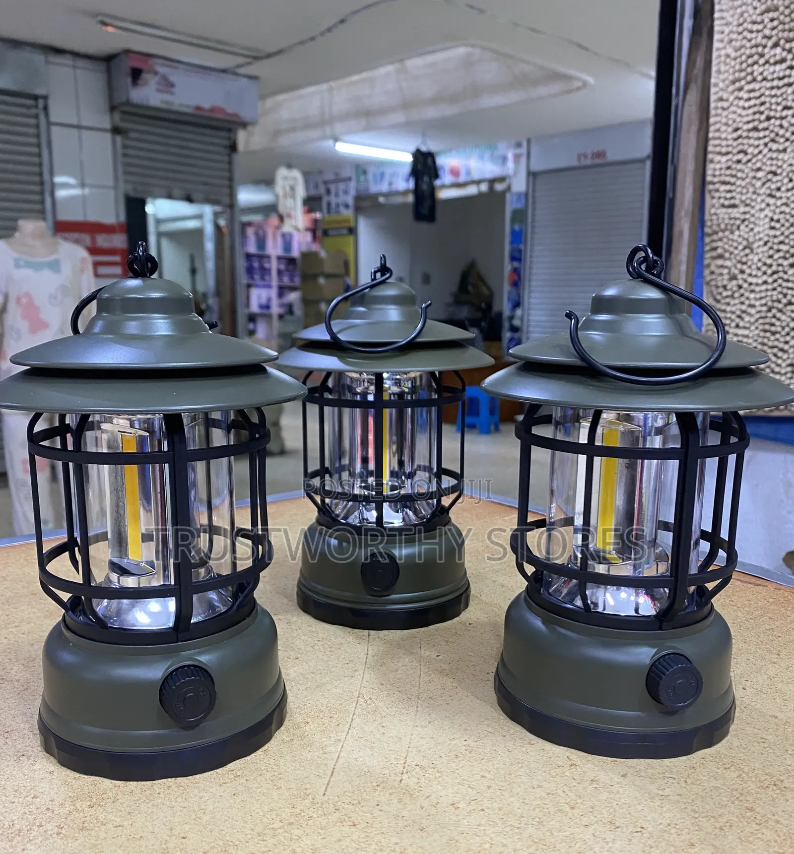 Hooked Camping Lamp - Rechargeable