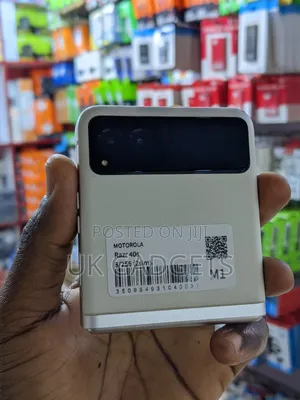 Motorola Razr (2023) 256 GB White
