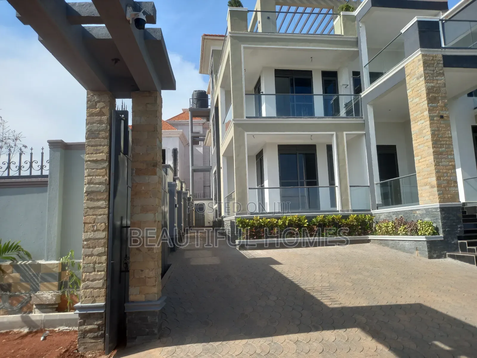 Furnished 7bdrm Mansion in Kyanja, Nakawa for sale