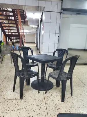 Xyl2303 Plastic Chairs and Bar Table