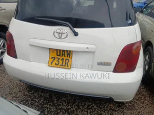 Photo - Toyota IST 2003 White