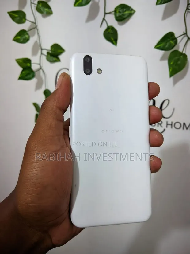 arrows U ホワイト 32 GB 本体SIMフリー SIMフリー 本体 arrows U 32