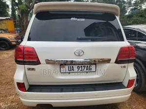 Toyota Land Cruiser 2010 White