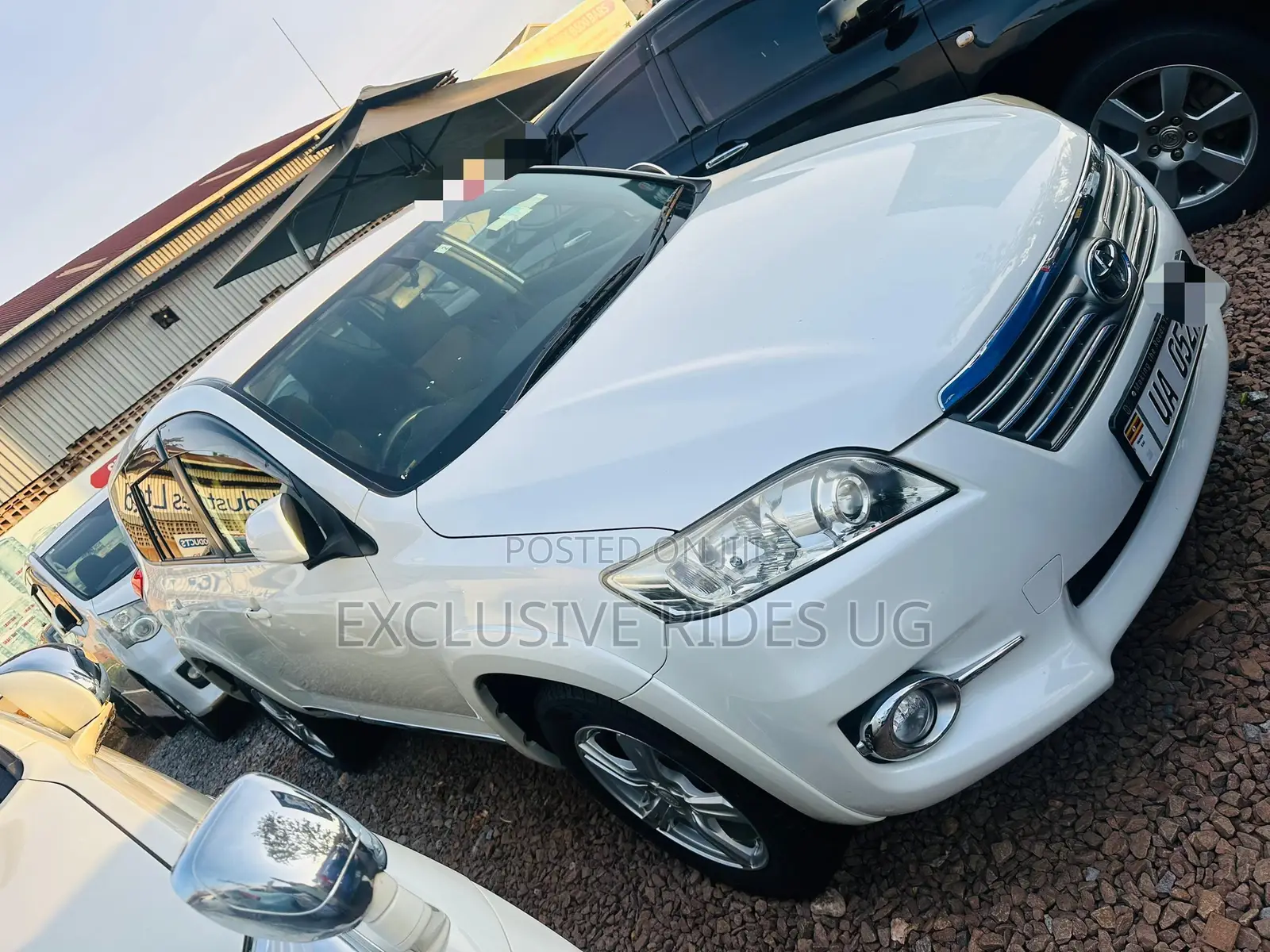 Toyota Vanguard 2011 White