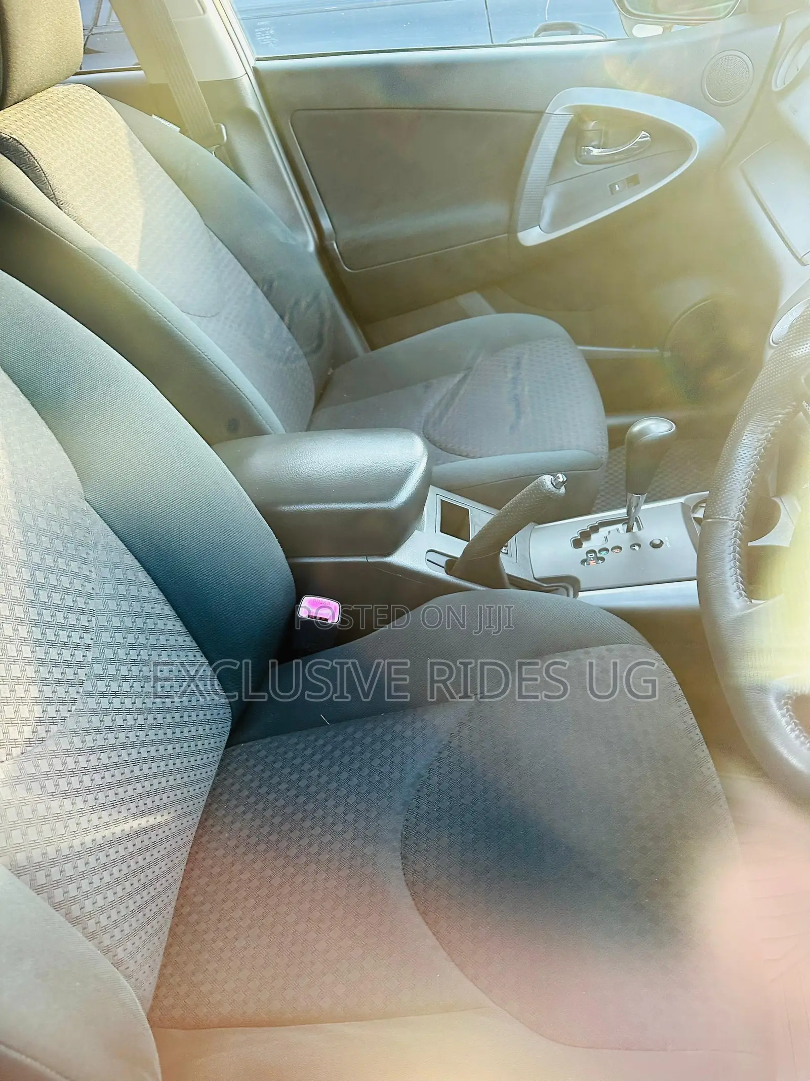 Toyota Vanguard 2011 White