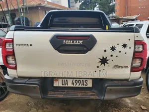 Toyota Hilux 2020 White
